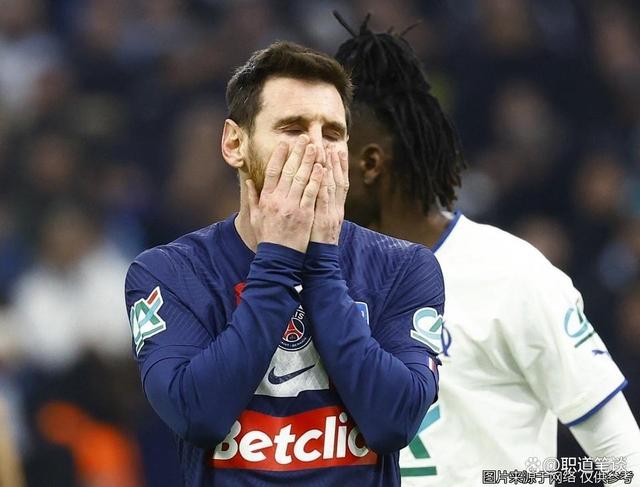 开云网页版中国官网-法兰克福发布备战花絮，赛前绝杀压哨，世俱杯任务艰巨，赛程密集仍需轮换(克莱因蓝的浪漫文案)