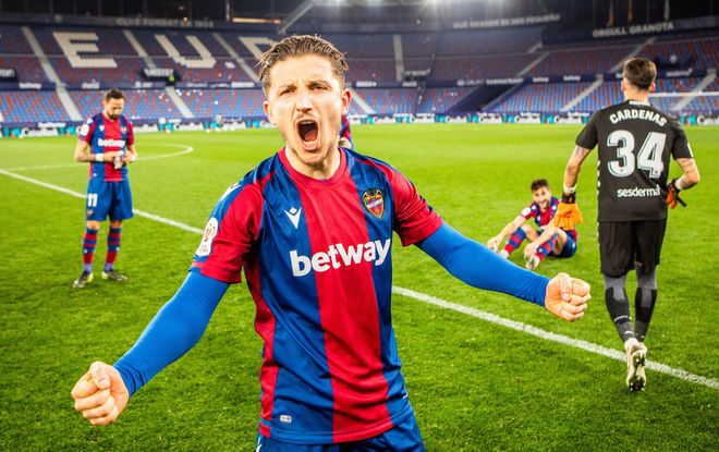 开云网页版中国官网-皇马公布热身赛大名单